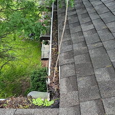 Apartment building gutter cleaning